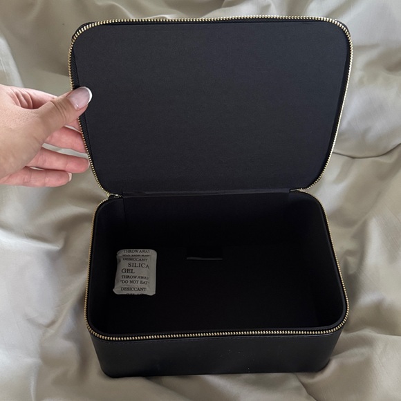 Yves Saint Laurent Black Parfums Box- Make up Bag - Picture 3 of 3